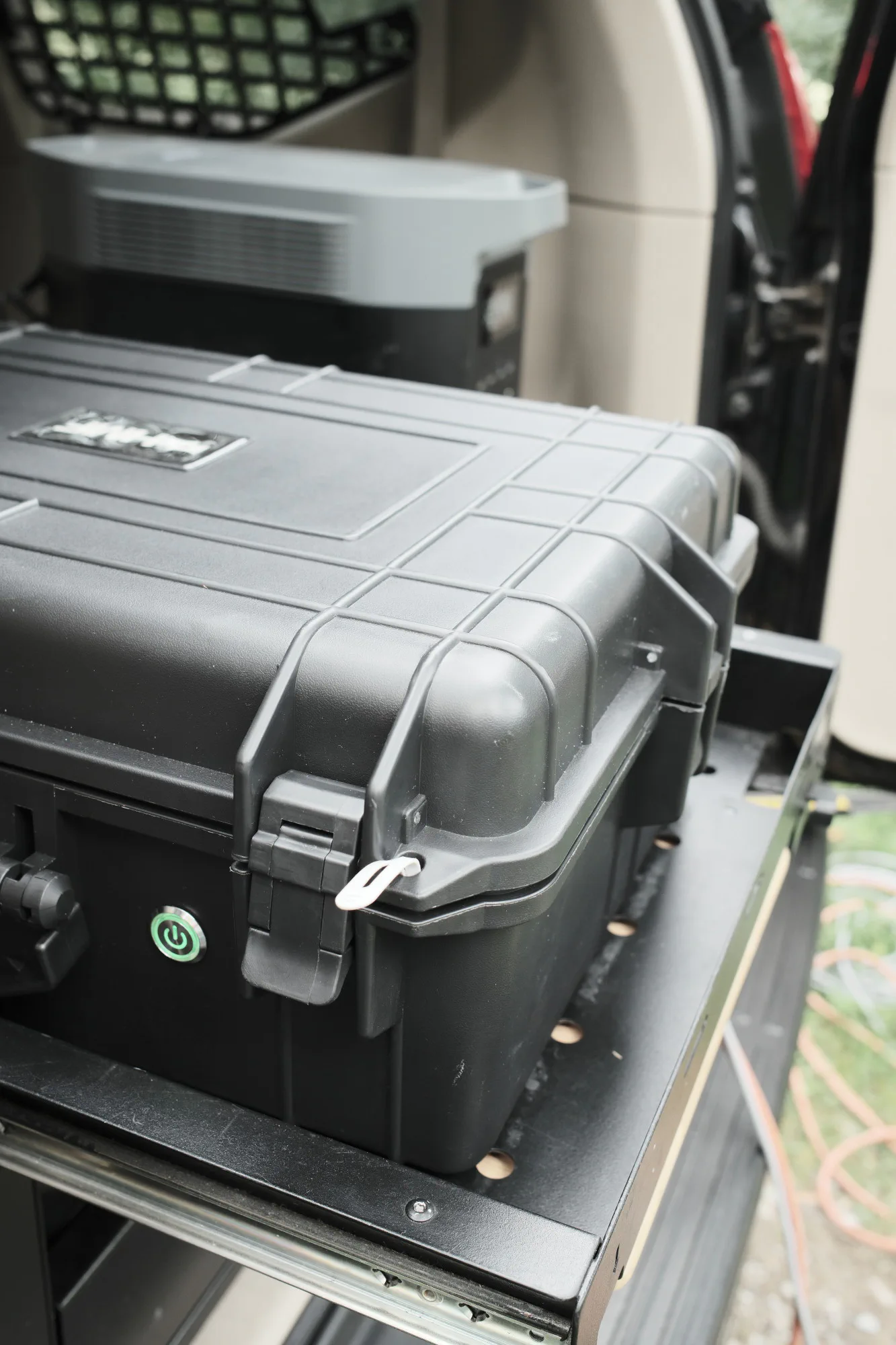 Der Power Case versorgt die Pumpe im Filter Case mit Strom und die UV-Anlage mit dem Signal