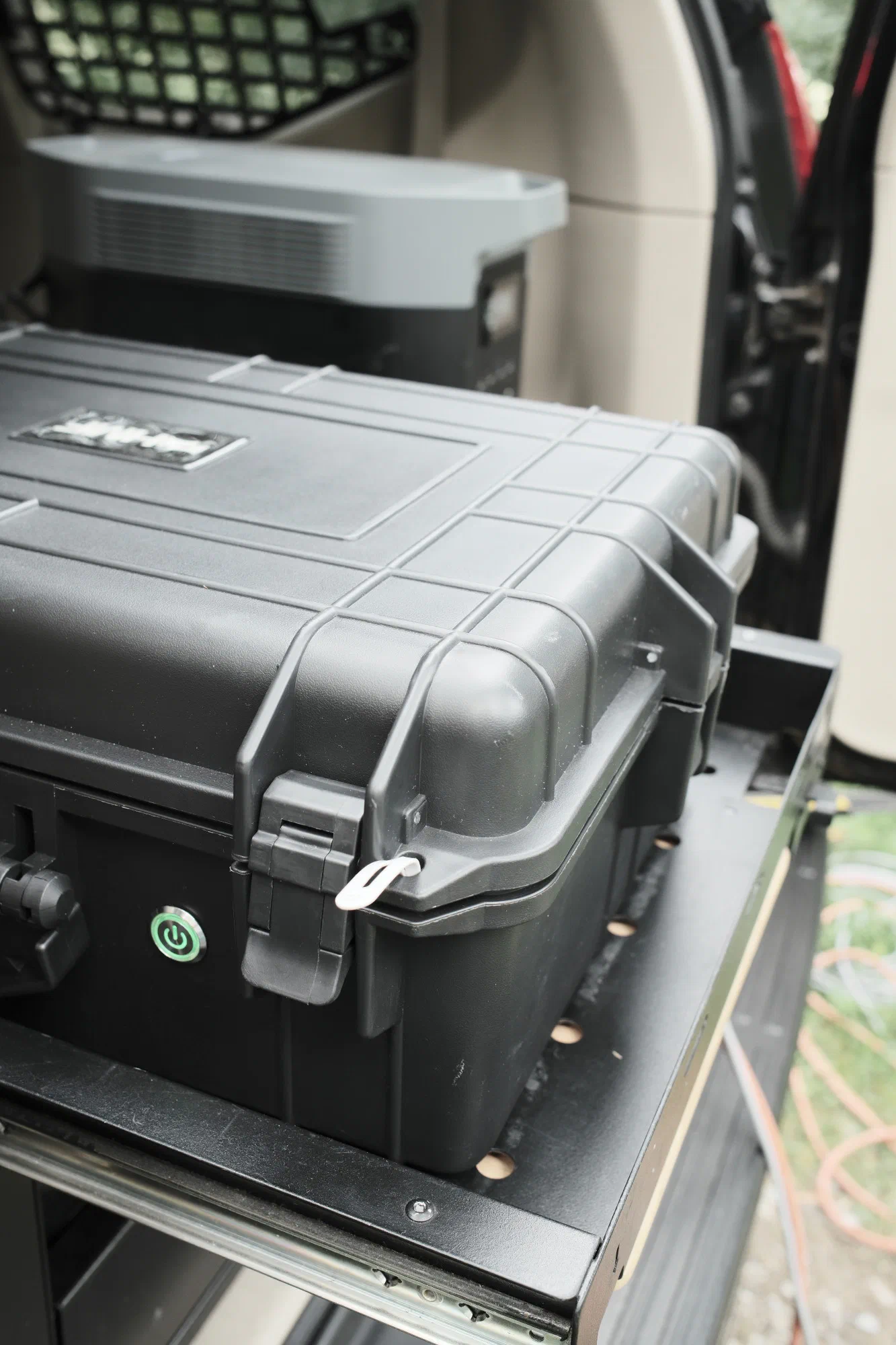 Der Power Case versorgt die Pumpe im Filter Case mit Strom und die UV-Anlage mit dem Signal